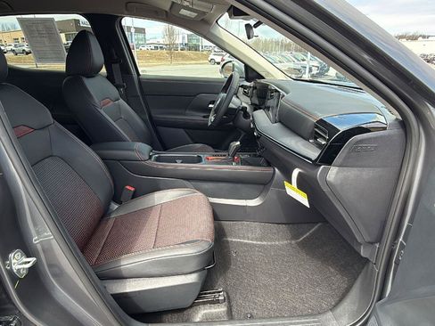 Used 2025 Nissan Kicks SR image 17