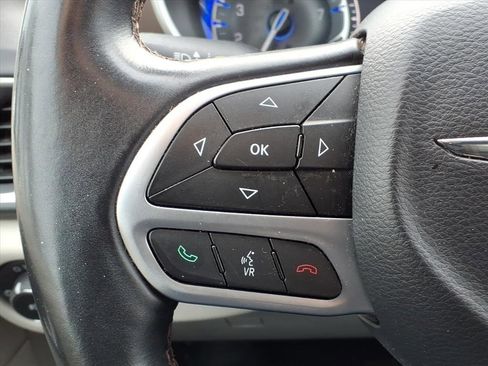 Used 2017 Chrysler Pacifica Touring-L Plus w/ Tire & Wheel Group image 23