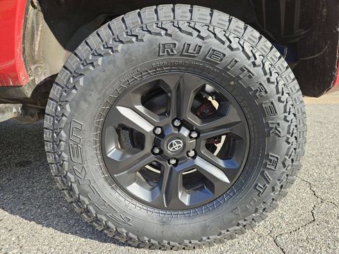 Used 2018 Toyota 4Runner SR5 AWD/4WD image 27