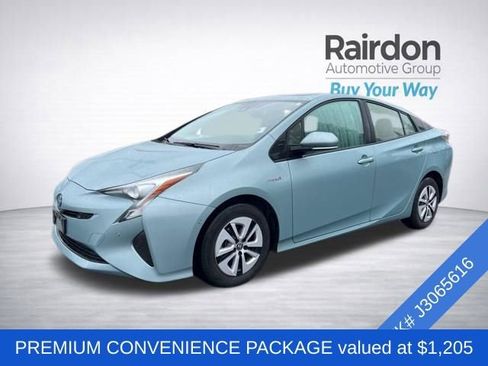 Used 2018 Toyota Prius Four w/ Advanced Technology Package FWD image 3