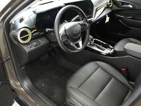 Used 2024 Chevrolet Trax ACTIV w/ Sunroof Package FWD image 25