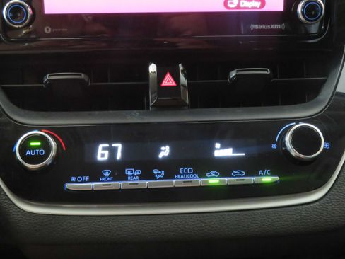 Used 2021 Toyota Corolla LE FWD image 39