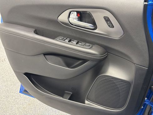 New 2026 Chrysler Pacifica Select w/ S Appearance Package image 30