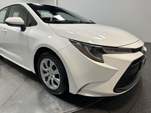 Used 2023 Toyota Corolla LE image 3