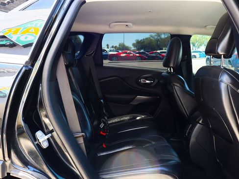 Used 2020 Jeep Cherokee Limited FWD image 28