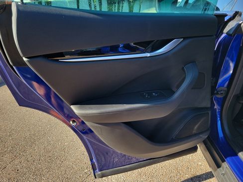 Used 2021 Maserati Levante Base image 12