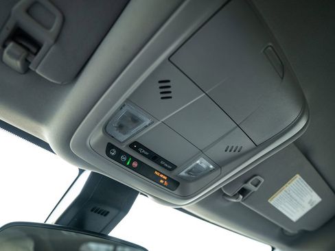 Used 2023 Chevrolet Equinox LT image 28