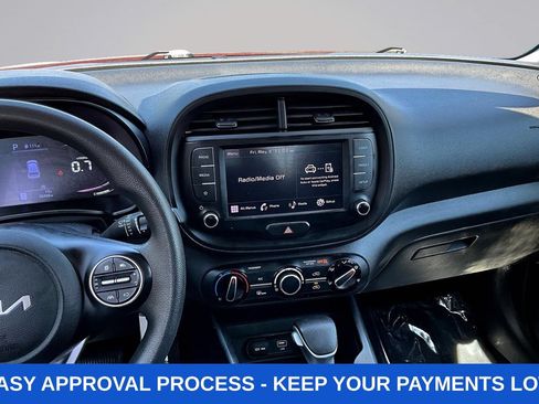 Used 2023 Kia Soul LX w/ LX Technology Package FWD image 12