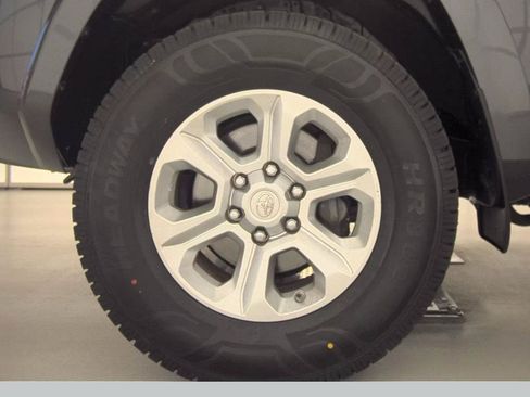 Used 2021 Toyota 4Runner SR5 AWD/4WD image 19