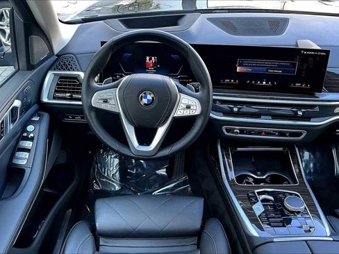 Used 2024 BMW X7 xDrive40i image 9