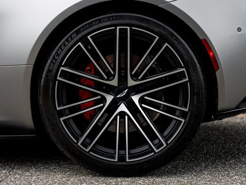Used 2024 Aston Martin DB12 Coupe RWD image 31