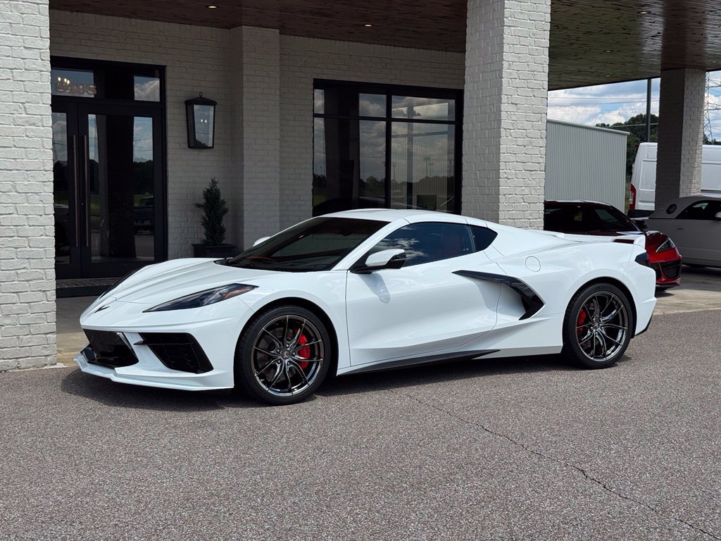 Used 2021 Chevrolet Corvette Stingray Preferred Cpe w/ Z51 Performance Package RWD image 4