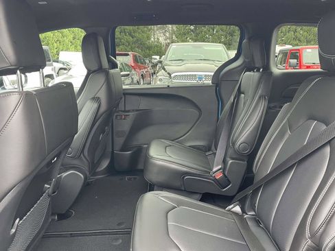 New 2026 Chrysler Pacifica Select FWD image 23