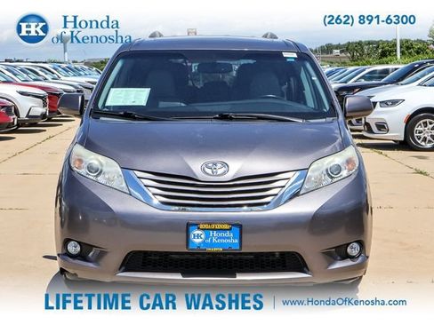 Used 2015 Toyota Sienna XLE FWD image 8