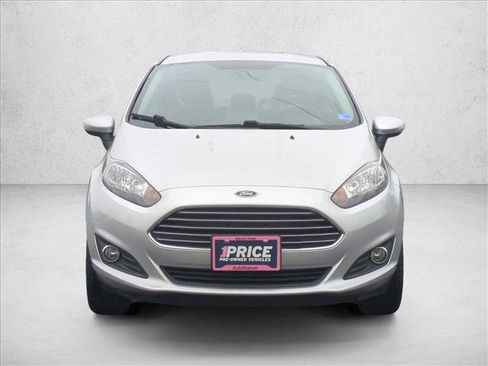 Used 2018 Ford Fiesta SE w/ Equipment Group 201A image 2