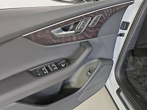 Used 2020 Audi Q7 3.0T Premium image 12