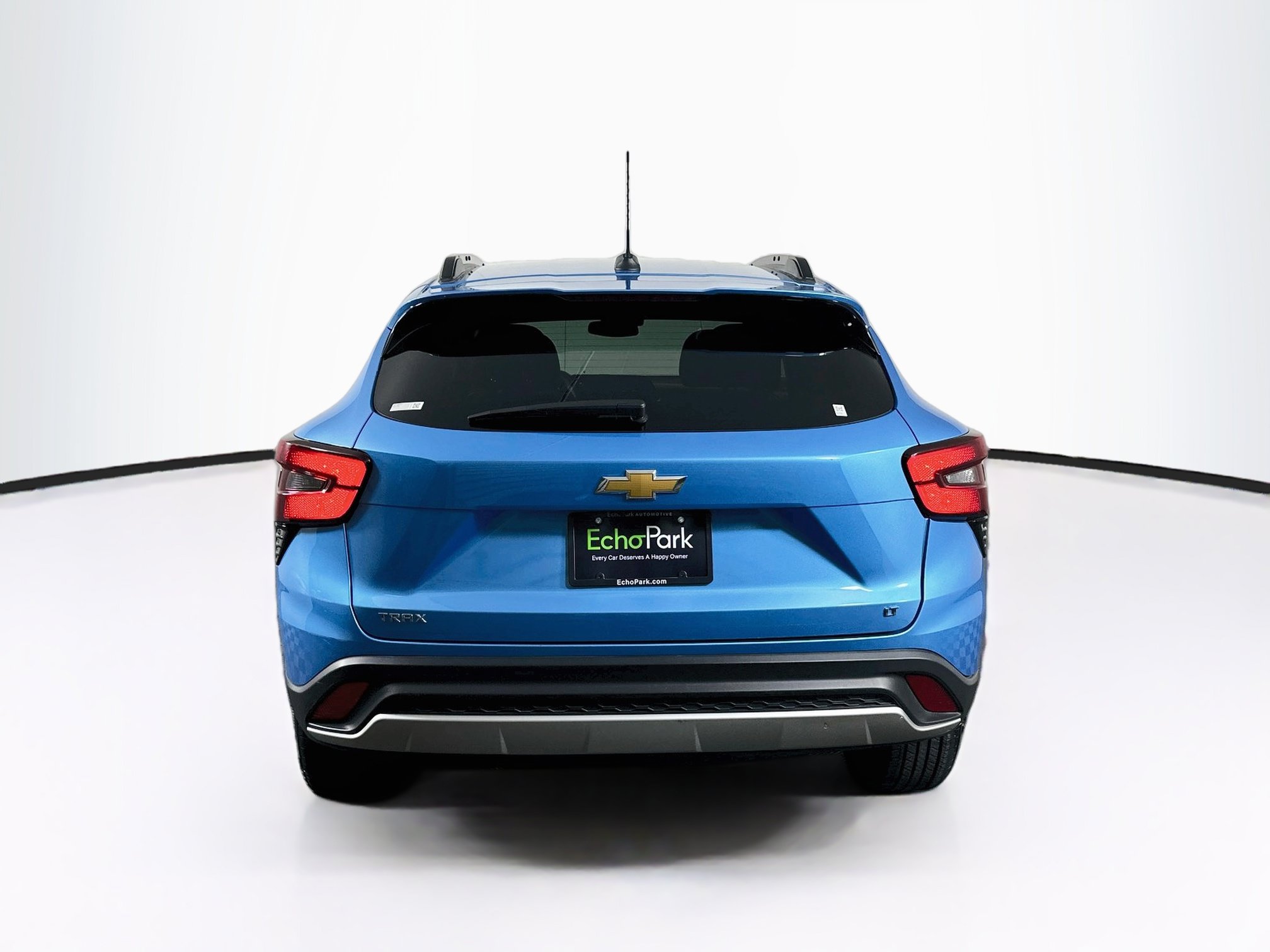 Used 2025 Chevrolet Trax LT FWD image 7