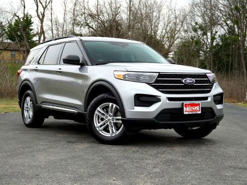 Used 2021 Ford Explorer XLT image 1