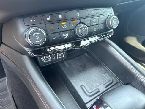Used 2023 Dodge Durango GT AWD/4WD image 12