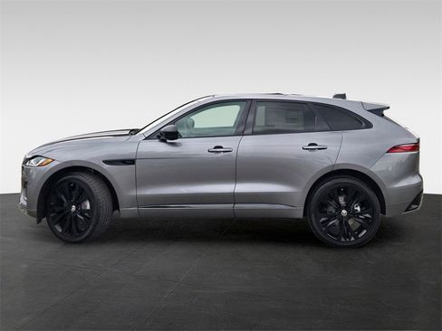 New 2026 Jaguar F-PACE R-Dynamic S image 3