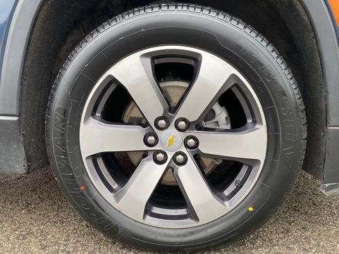 Used 2022 Chevrolet Traverse LT w/ LT Premium Package image 12