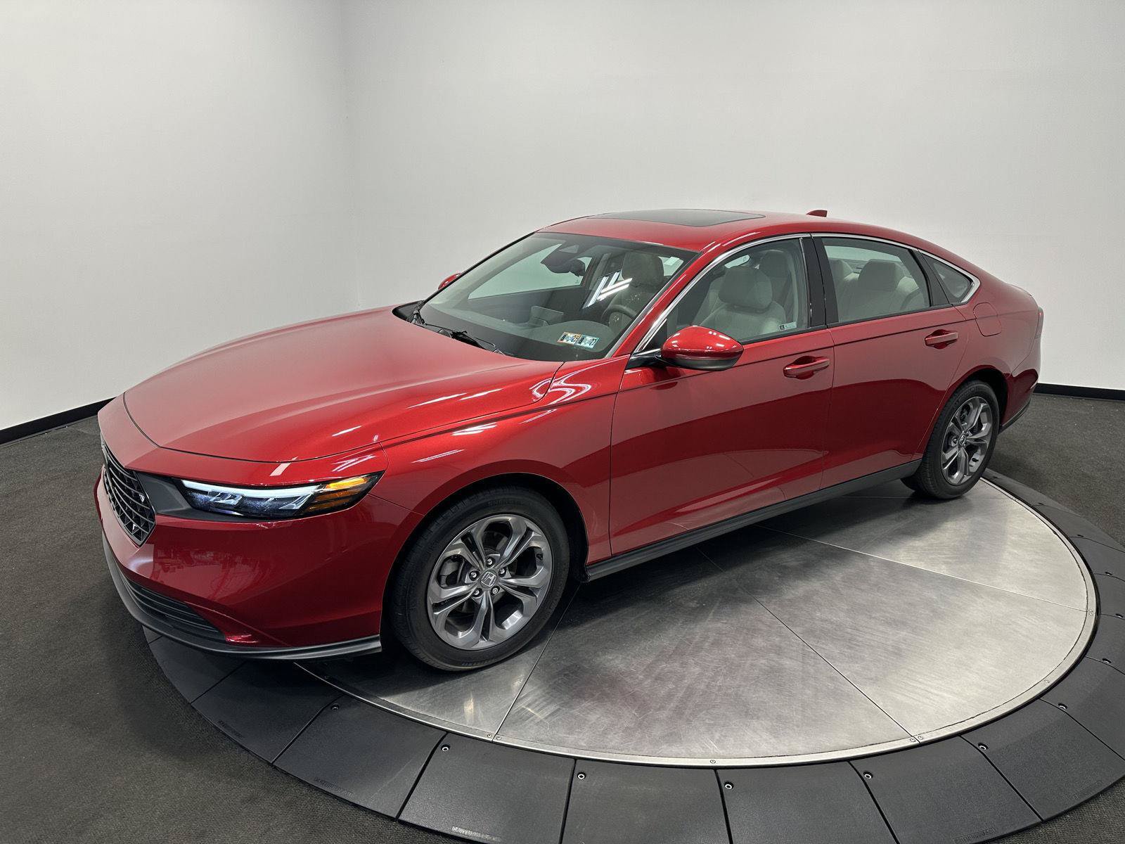 Certified 2023 Honda Accord EX image 4