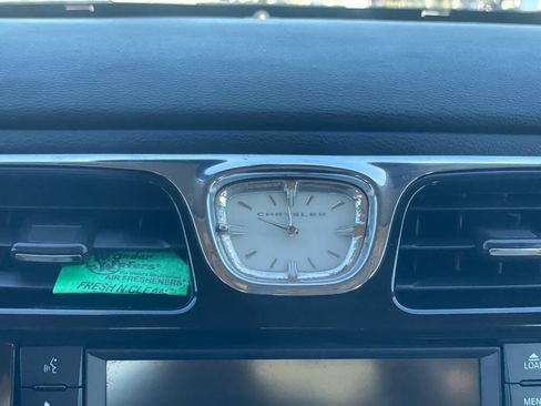 Used 2011 Chrysler 200 Limited FWD image 13