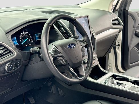 Used 2022 Ford Edge SEL w/ Convenience Package image 4
