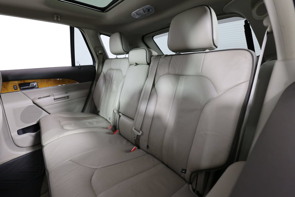 Used 2014 Lincoln MKX AWD w/ Equipment Group 102A image 16
