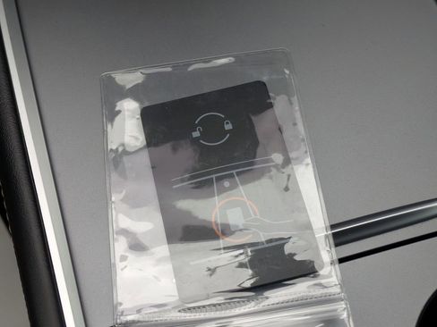 Used 2024 Tesla Model Y Performance image 31