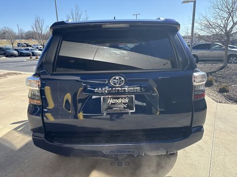 Used 2017 Toyota 4Runner SR5 Premium image 9