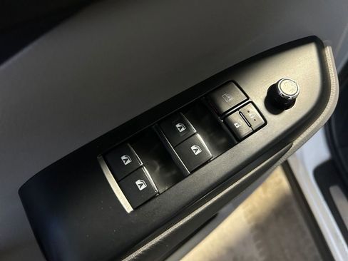 Used 2018 Toyota Highlander AWD V6 image 23