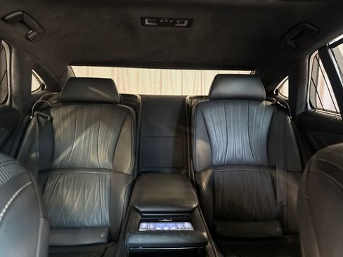 Used 2020 Lexus LS 500h w/ Luxury Package RWD image 19