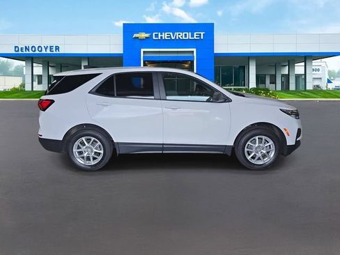 Used 2024 Chevrolet Equinox LS w/ LS Convenience Package AWD/4WD image 5