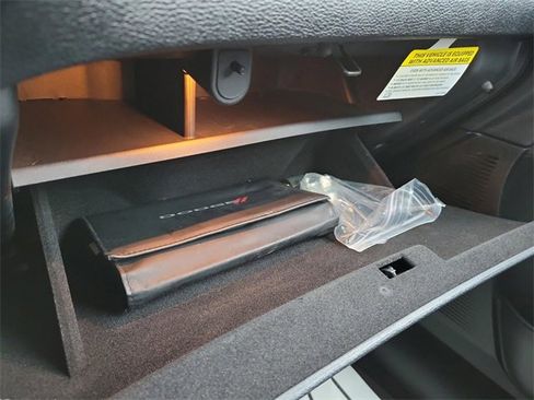 Used 2018 Dodge Challenger SXT image 28