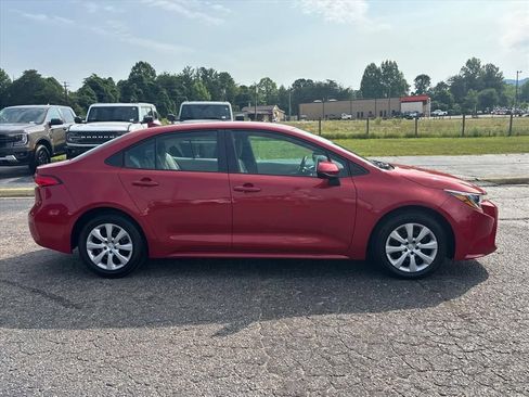 Used 2021 Toyota Corolla LE FWD image 9