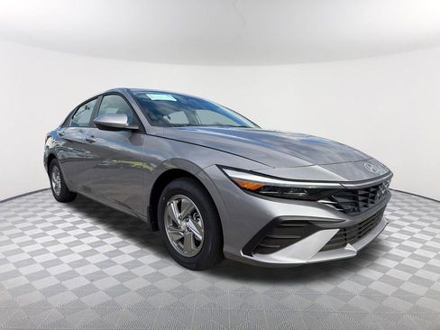 New 2026 Hyundai Elantra SE image 3