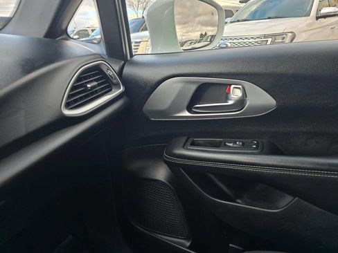 Used 2020 Chrysler Pacifica Touring w/ Advanced Safetytec Group image 39