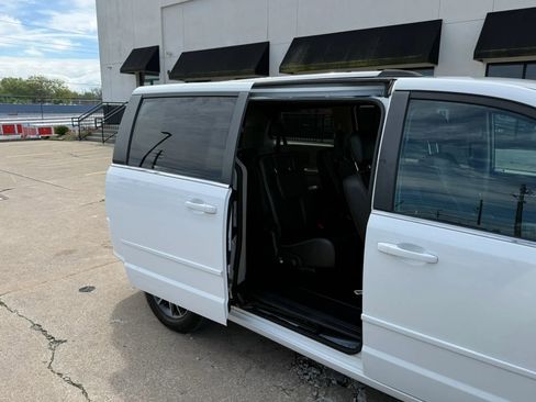 Used 2017 Dodge Grand Caravan SXT FWD image 26