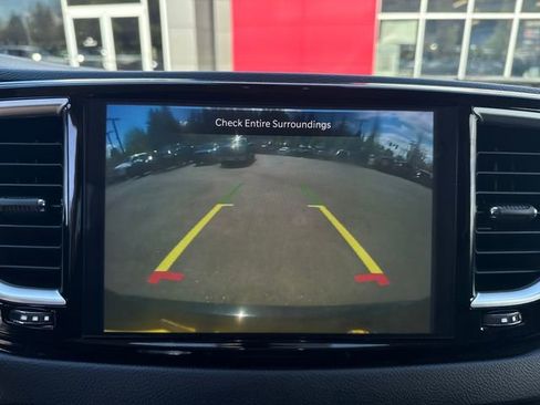 Used 2023 Chrysler Pacifica Touring-L FWD image 27