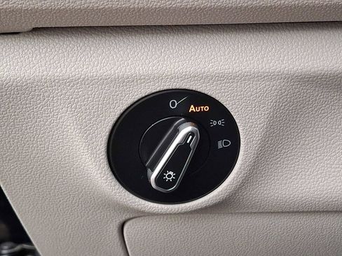 Used 2021 Volkswagen Jetta SE w/ SE Cold Weather Package image 23