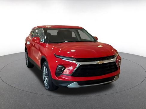 Used 2026 Chevrolet Blazer LT FWD image 3