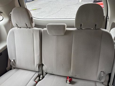 Used 2011 Toyota Sienna LE image 21