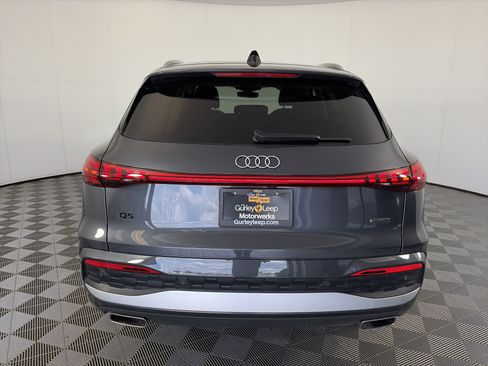 Used 2025 Audi Q5 Premium Plus w/ Premium Plus AWD/4WD image 9