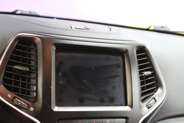 Used 2022 Jeep Cherokee Latitude w/ Comfort Safety Group AWD/4WD image 19