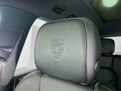 Certified 2025 Porsche Macan image 29