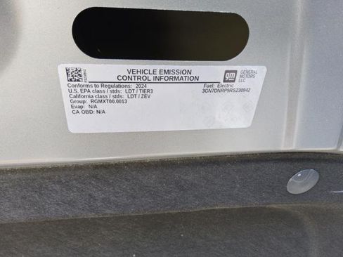Used 2024 Chevrolet Equinox EV RS FWD image 9