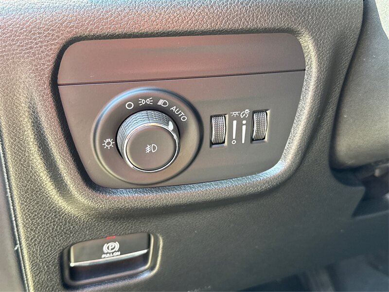 Used 2023 Jeep Grand Cherokee Limited AWD/4WD image 20