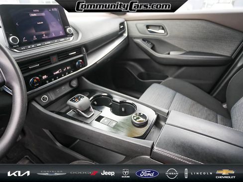 Used 2023 Nissan Rogue SV image 18