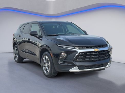 Used 2025 Chevrolet Blazer LT FWD image 9